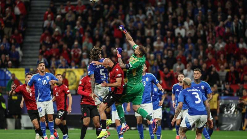 必一运动(B-Sports)官方网站 中场球员的分工